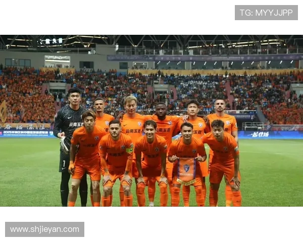 武汉三镇对阵深圳新鹏城半场战报埃杜加西亚再度破门杨一鸣遭遇红牌处罚